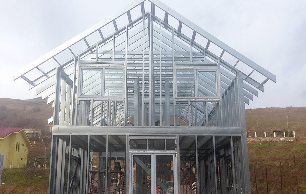 manzárd tetős ház építés könnyű acélprofilokból