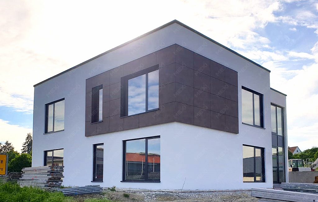 adminisztratív irodaépület fémszerkezeten