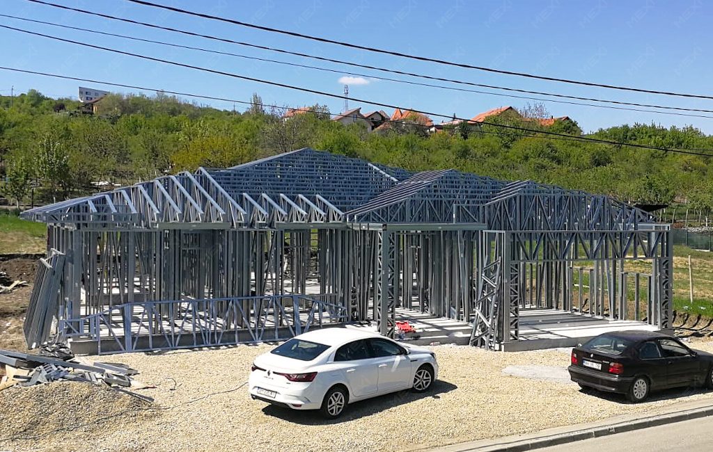 földszintes lakóház fémstruktúra felépítés