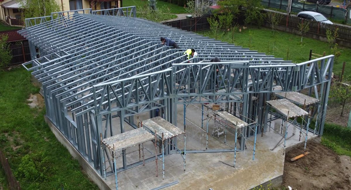 Ház építés kivitelezése fémszerkezettel