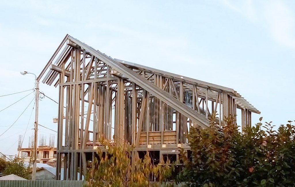 kétszintes fémvázas lakóépület