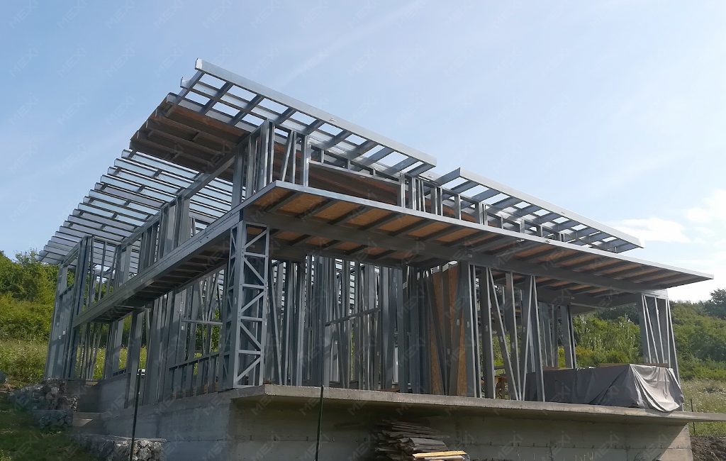 modern egyszintes ház építés acélvázra