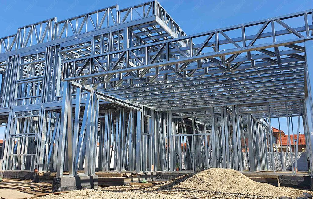 acél szerkezetű modern emeletes lakóház