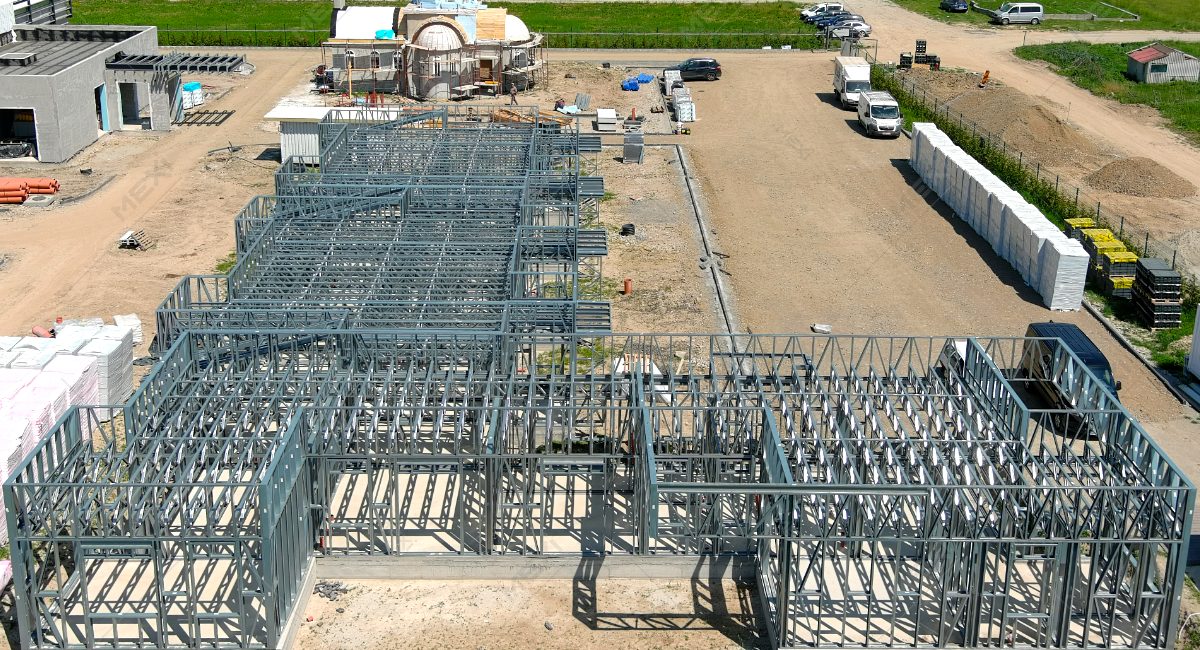 Szállás épület építés hidegen formált acélvázra