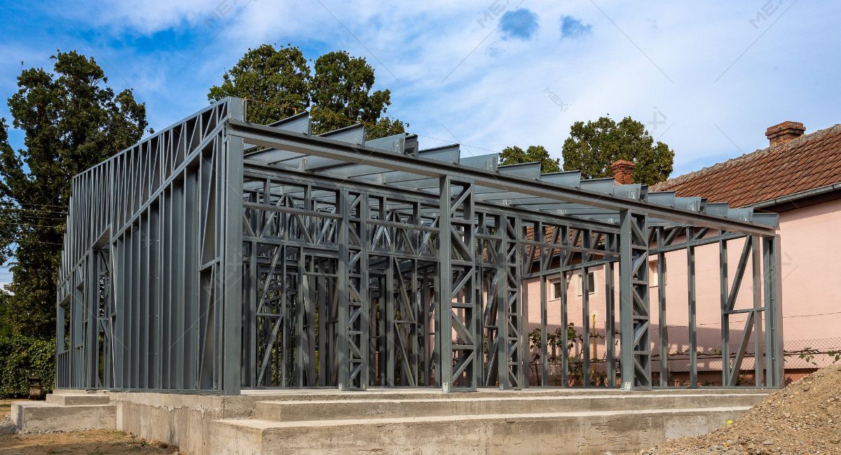 Fémszerkezetes egyszintes ház építése