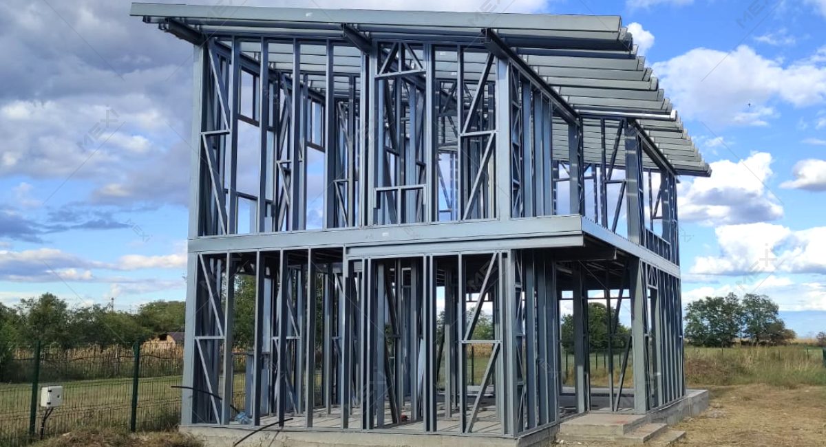 emeletes ház építése fémszerkezetre