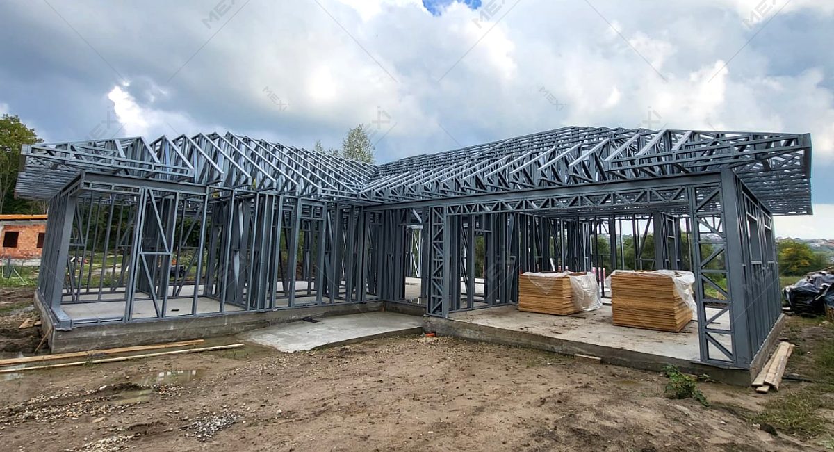 egyszintes ház építése hidegen formált acél profilok használatával