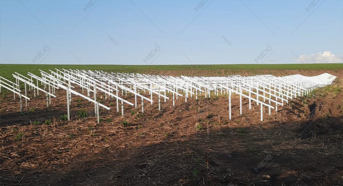 acélszerkezetre épített napelem park