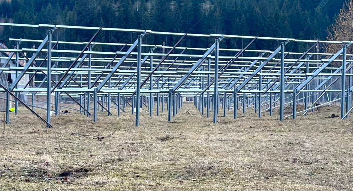 napelem acél tartószerkezetek naperőművekhez