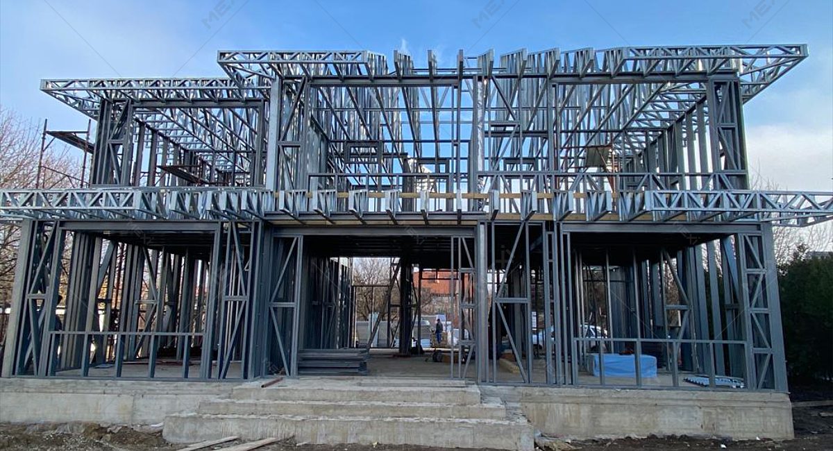fémszerkezetű emeletes ház kivitelezés