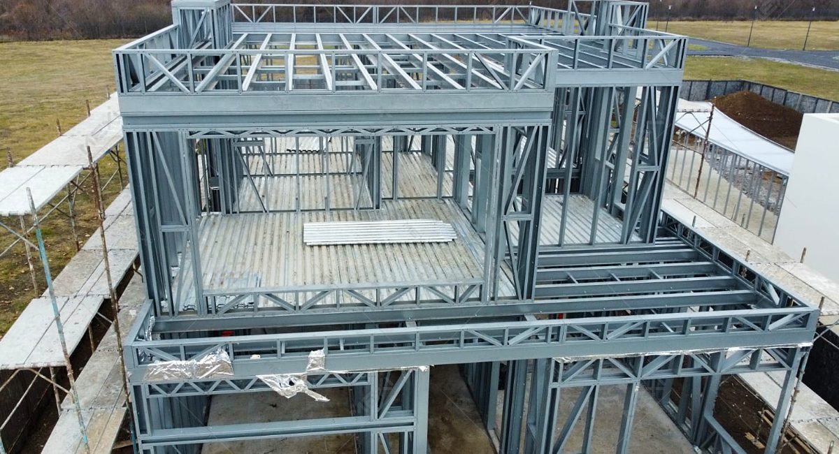 könnyűszerkezetes emeletes ház építés