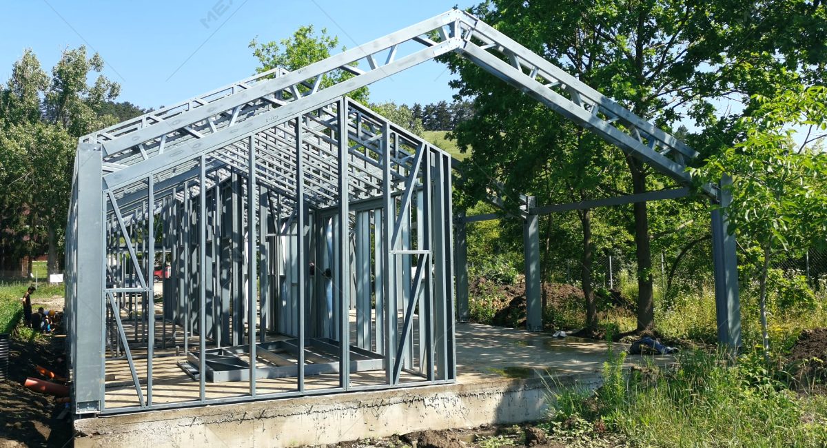 könnyűszerkezetes épület acél profilokból