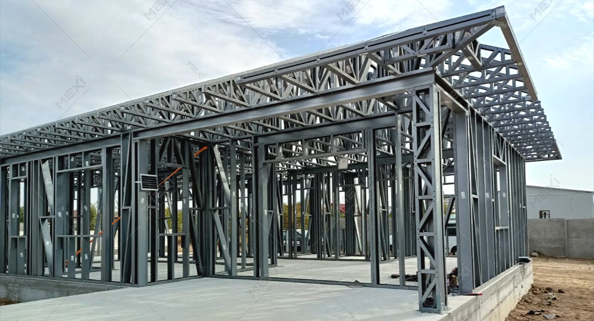 Családi ház előszerelt fémszerkezeten