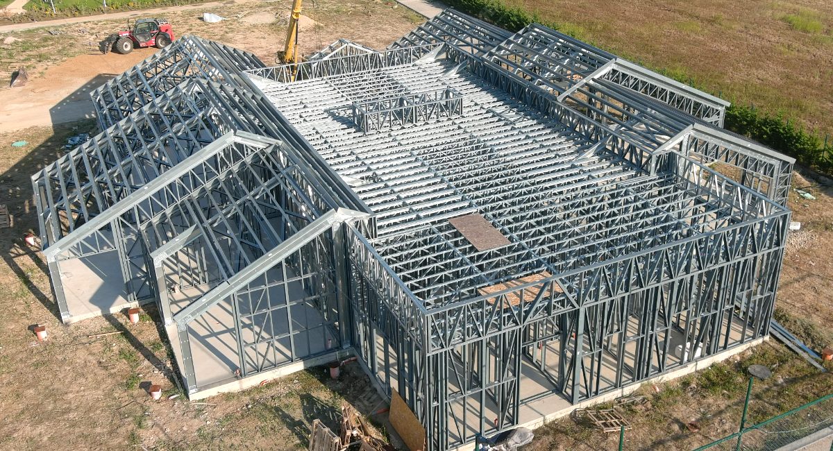 Helyreállító központ építés MEXI fémszerkezetre